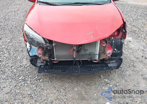 2017 Toyota Corolla Le z USA, uszkodzony, nr VIN 5YFBURHE3HP676932